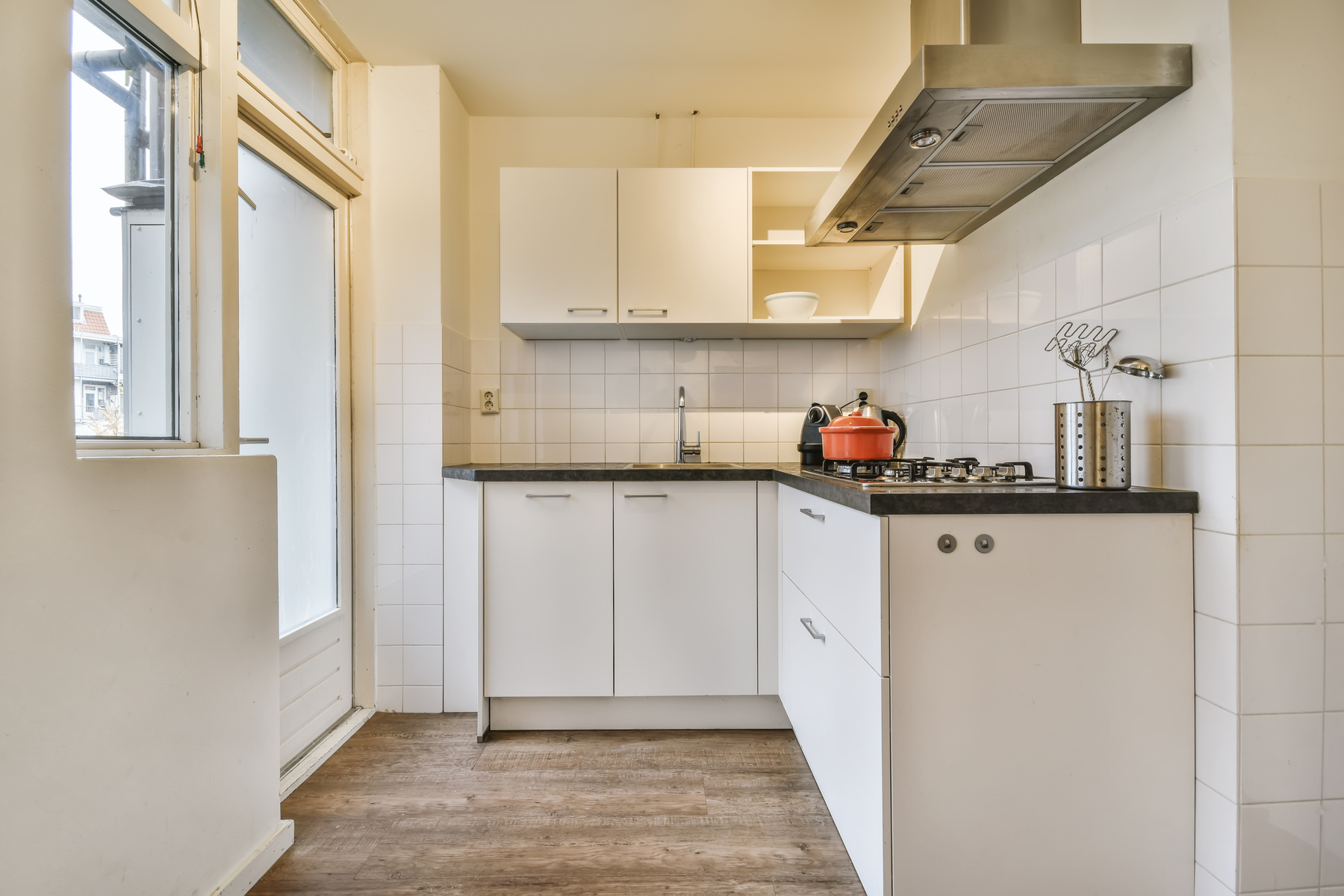 Delightful Kitchen with a Lovely Kitchen Set